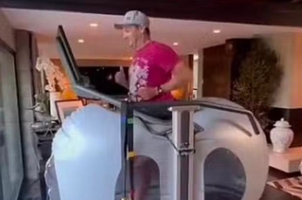  Jeremy Renner Attempts 'light Jog' Despite A 'still Broken' Leg After Accident-TeluguStop.com