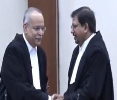  Justice Dharmesh Sharma Takes Oath As Additional Judge Of Delhi Hc-TeluguStop.com