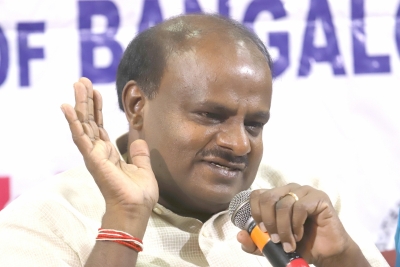  Kumaraswamy To Become 'king' As Bjp, Cong Trying To Forge Post-poll Alliance Wit-TeluguStop.com