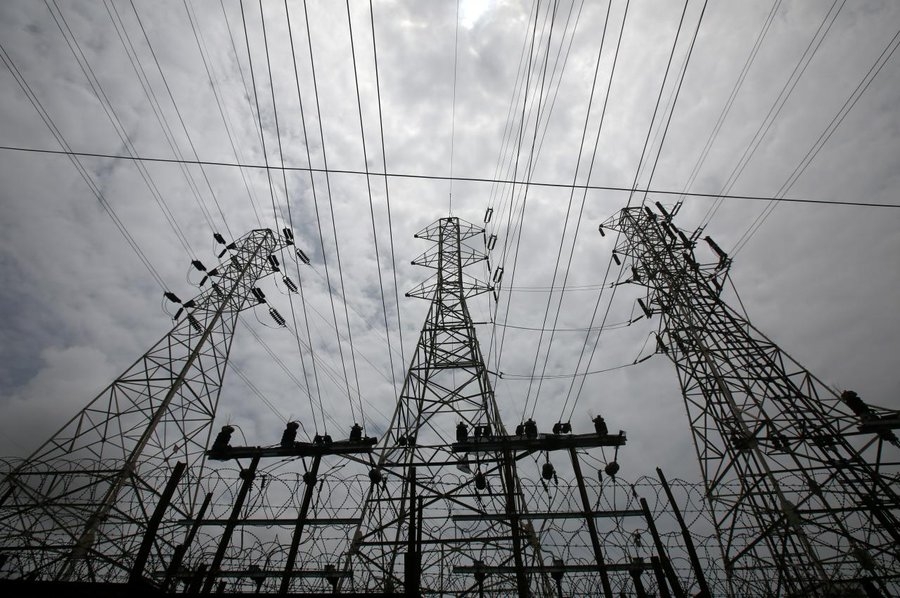  Man Climbs Up High-tension Electricity Pole In Bihar's Gaya, Gets Down Unhurt-TeluguStop.com