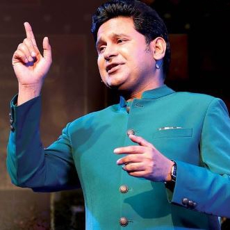  Manoj Muntashir Shukla Set To Host Docuseries 'ananth Anaadih Vadnagar'-TeluguStop.com