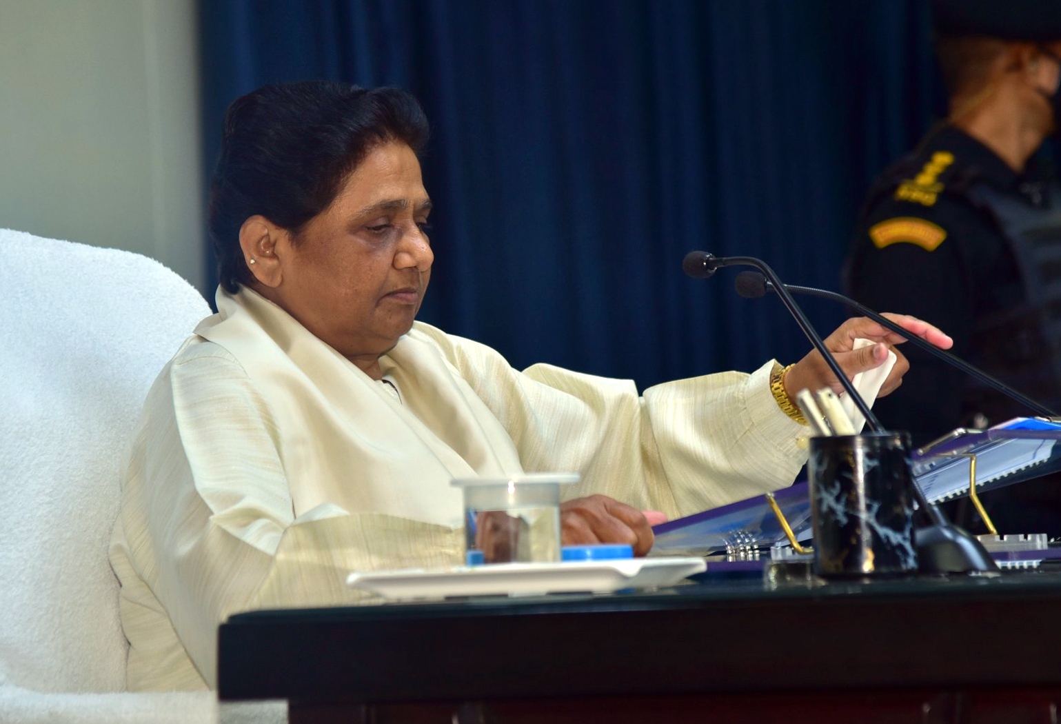  Mayawati Backs Centre On Parliament Inauguration Row-TeluguStop.com