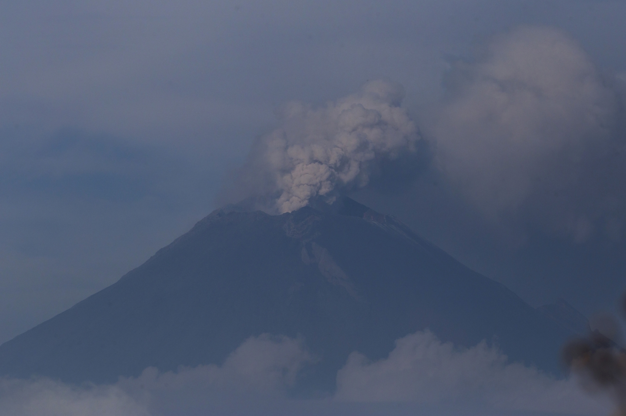  Mexico Raises Alert Level Amid Increased Volcanic Activity-TeluguStop.com