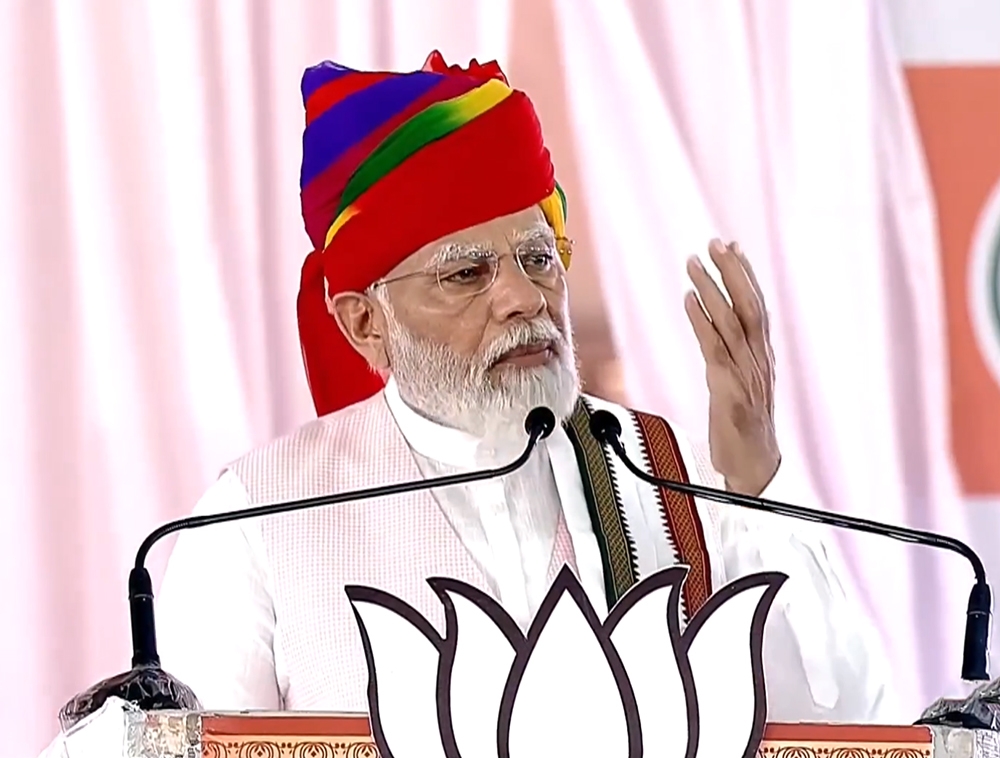  Modi Attacks Cong In Ajmer, Says It Does Not Discriminate Against Anyone In Loot-TeluguStop.com