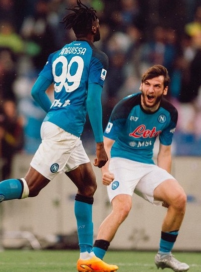  Napoli See Off 10-man Inter In Serie A-TeluguStop.com