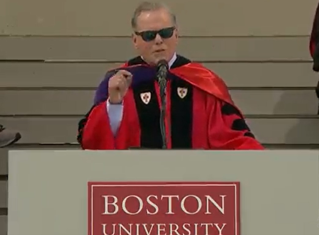  'pay Your Writers', 'shut Up', Say Students Interrupting Warner Bros Ceo Speech-TeluguStop.com