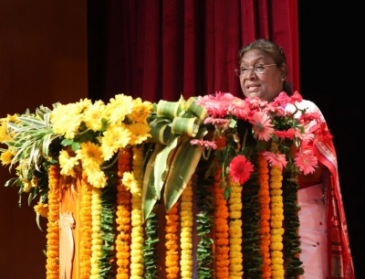  President Murmu Continues Her Speech In Darkness After Power Failure In Odisha A-TeluguStop.com