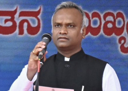  Priyank Kharge Slams Amit Malviya Over 'super Cm' Remark-TeluguStop.com