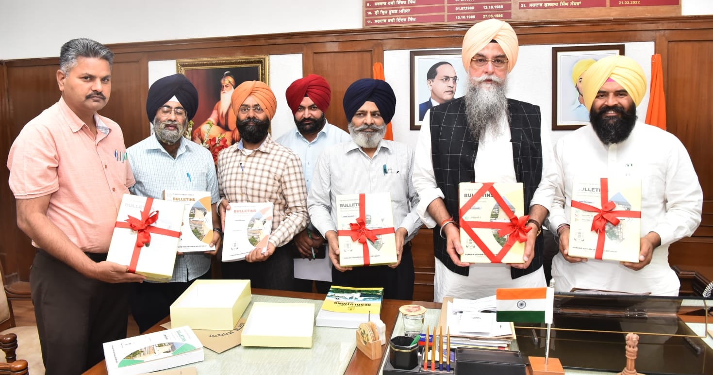  Punjab Assembly Speaker Releases Compendium Of House Sittings Of 61 Years-TeluguStop.com
