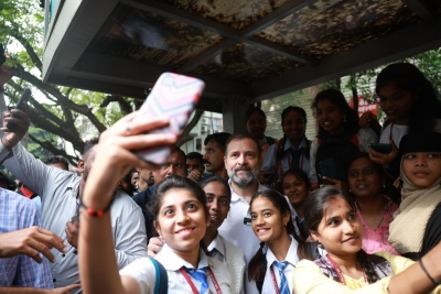  Rahul Gandhi Travels In Bus In Bengaluru, Interacts With Public-TeluguStop.com