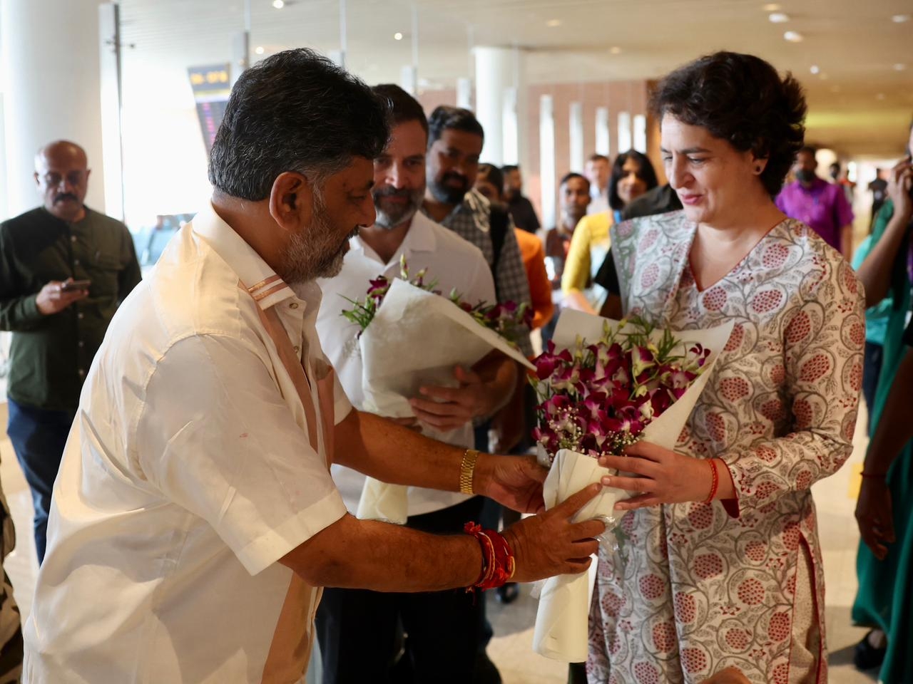 Rahul, Priyanka Arrive In B#8217;luru For Swearing-in Ceremony ...