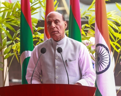  Rajnath Arrives In Jammu To Take Stock Of Rajouri Anti-terror Operation-TeluguStop.com