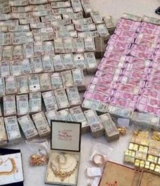  Rs 2.31 Cr, 1 Kg Gold Found In Jaipur's Yojana Bhavan Almirah, Doit Officer In C-TeluguStop.com