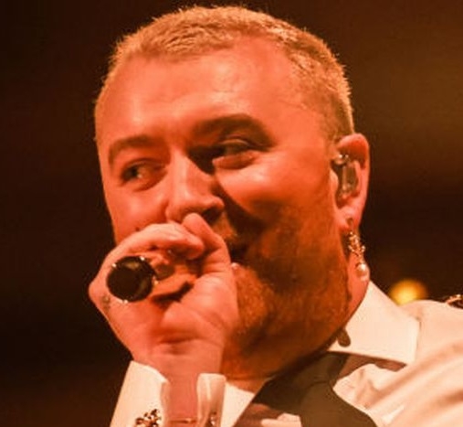  Sam Smith Cancels Gig Mid-show As Singer Spots Something 'really Wrong'-TeluguStop.com