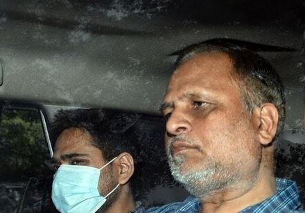  Ex-delhi Minister Satyendra Jain Granted Interim Bail-TeluguStop.com