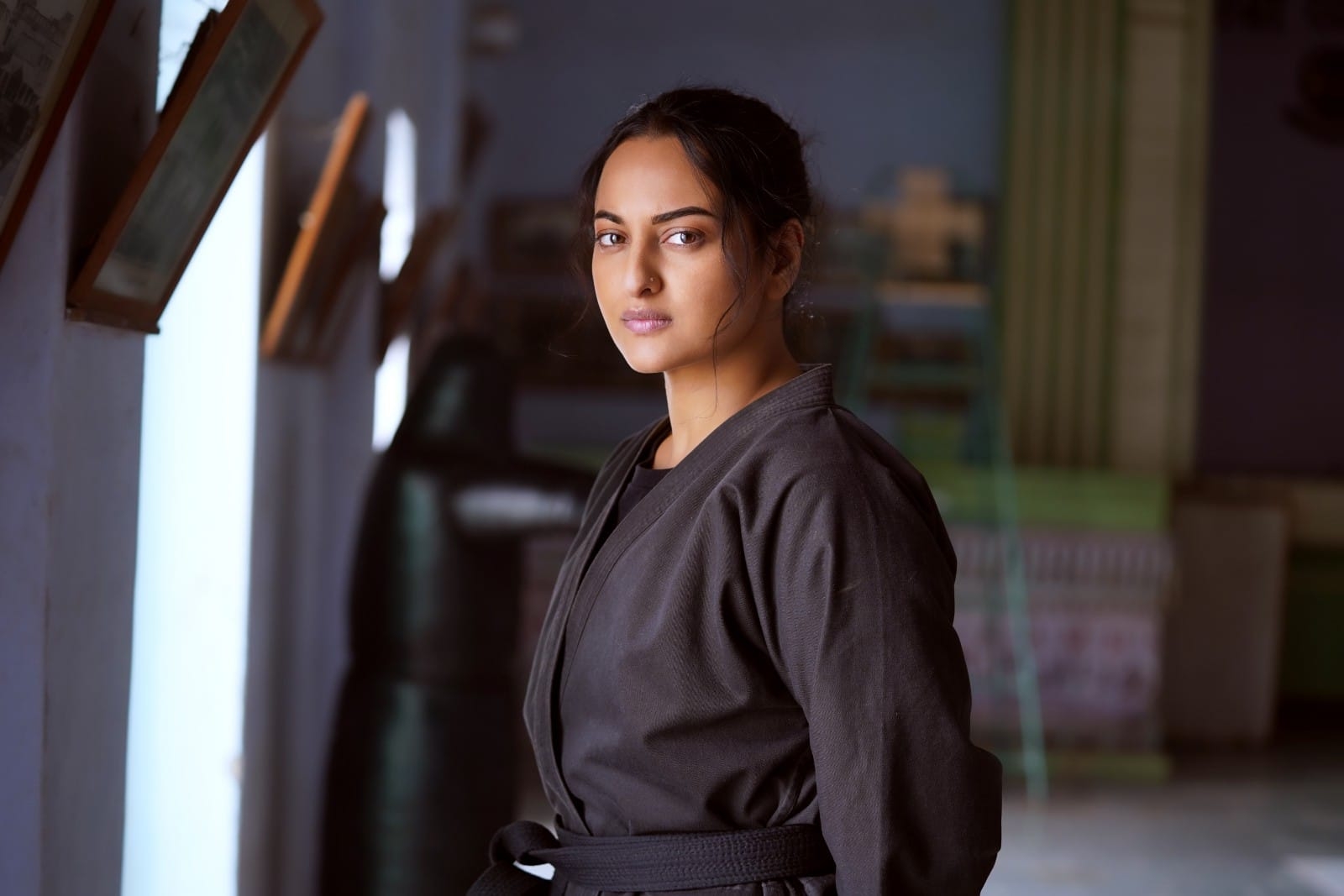  Sonakshi On Playing Cop In 'dahaad': 'once The Uniform Comes On, Everything Chan-TeluguStop.com