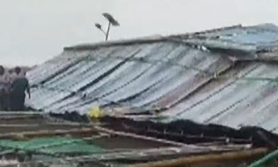 A Tent Collapsed Due To Rain In Mangalagiri.. 20 People Were Injured A Tent Collapsed Due To Rain In Mangalagiri.. 20 People Were Injured-TeluguStop.com