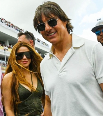  Tom Cruise Enjoys Conversation With Shakira At Formula One Miami Grand Prix-TeluguStop.com