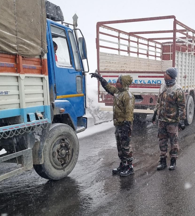 Go Himachal on X: SSB jawans rescued the girl trapped in the debris with  the help of the local people in himachal  / X