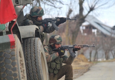  Two Soldiers Killed In Gunfight With Terrorists In J&k's Rajouri (ld)-TeluguStop.com