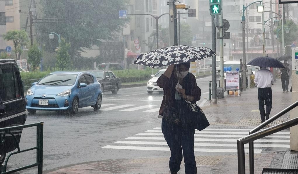  Typhoon Mawar To Bring Violent Winds, Torrential Rain To Japan's Okinawa-TeluguStop.com