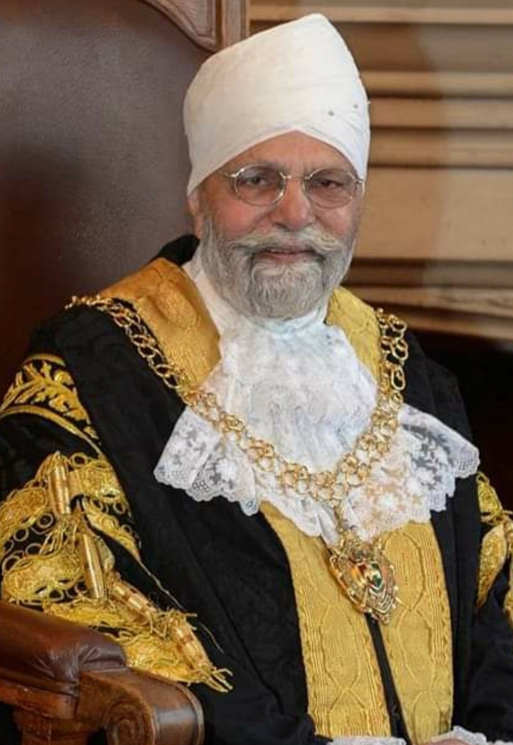  Uk's Coventry Gets Its 1st Indian-origin Turban-wearing Lord Mayor-TeluguStop.com