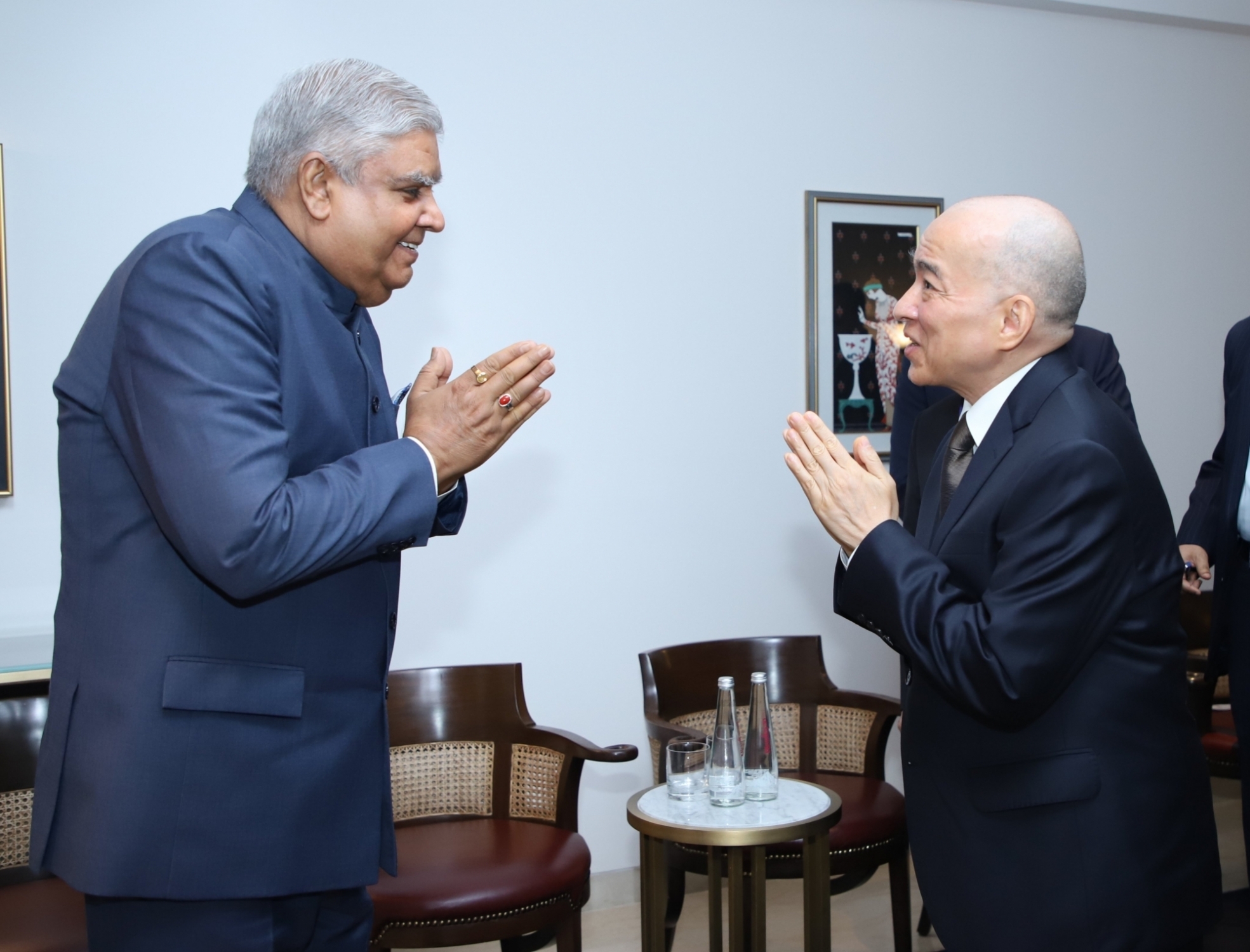  V-p Jagdeep Dhankhar Meets Cambodian King-TeluguStop.com