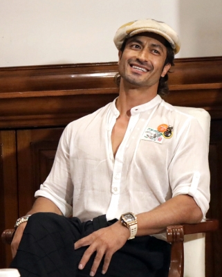  Vidyut Dedicates Opening Credits To His Fans Fondly Called 'jammalions' In 'ib 7-TeluguStop.com