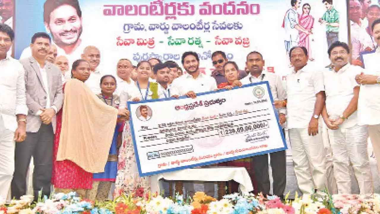  Cm Jagan Wants Volunteers To Be ‘jagan Army’-TeluguStop.com