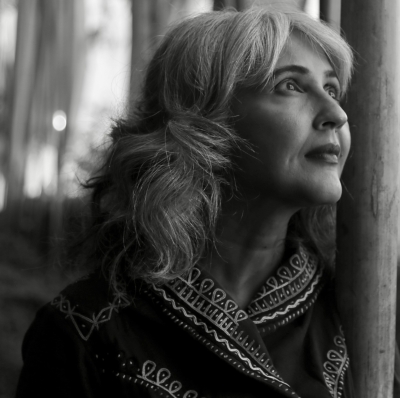  Walking Through Fog With Author Anuja Chauhan-TeluguStop.com