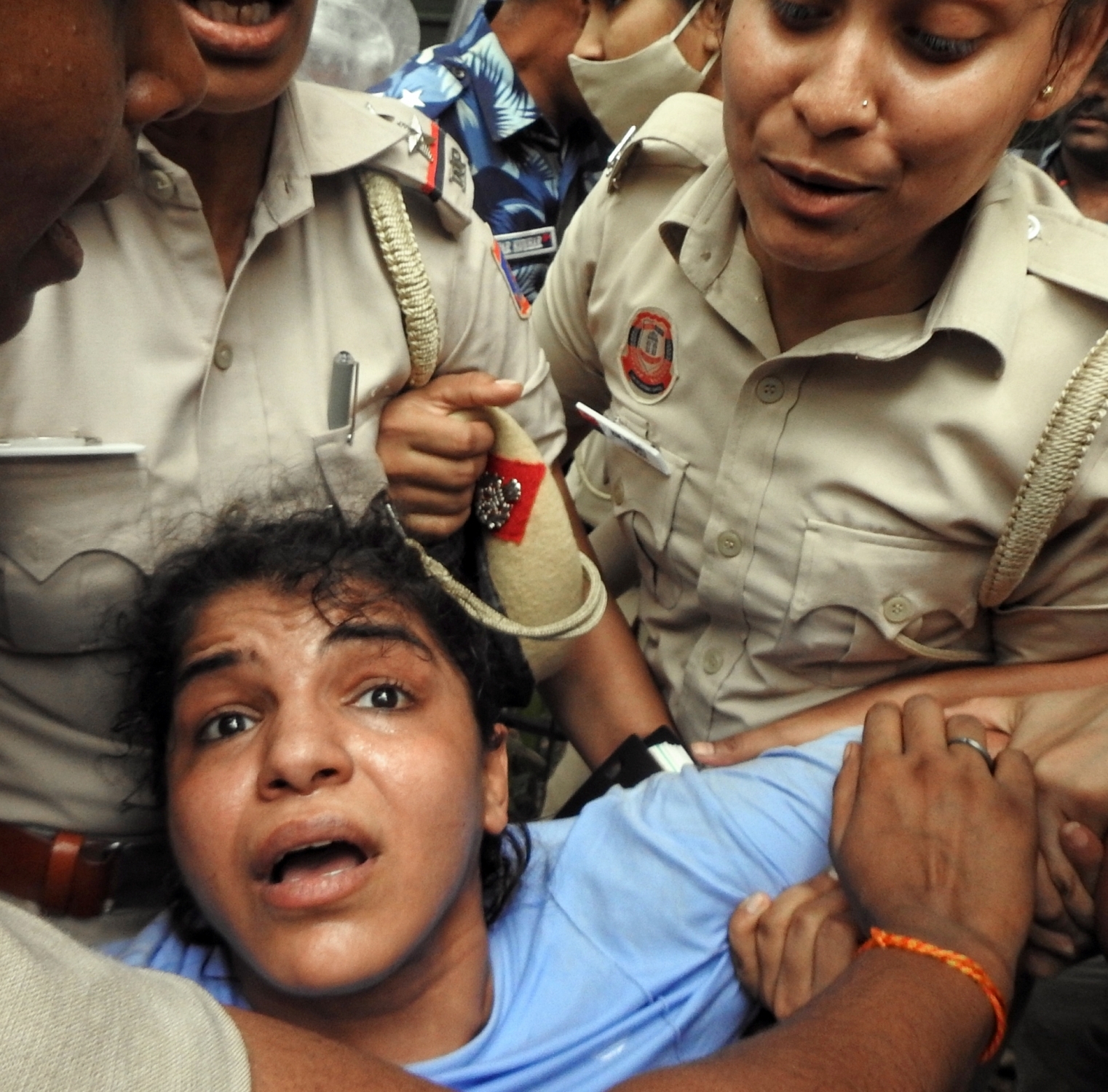  Wrestling Mess: Sport's Governing Body Condemns Manhandling Of Wrestlers, Threat-TeluguStop.com