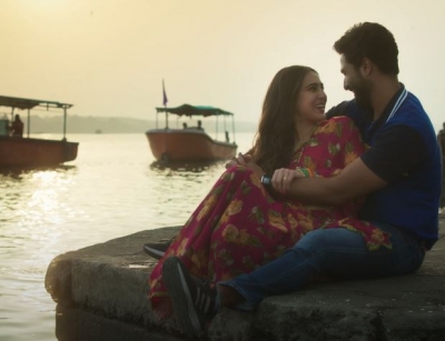  'zara Hatke Zara Bachke' Makers Release First Song By Arijit Singh-TeluguStop.com