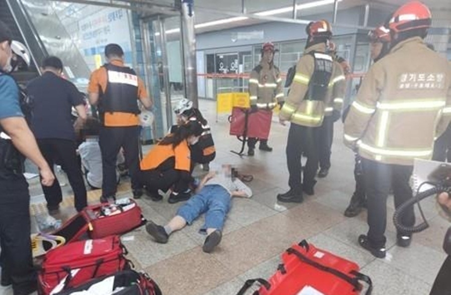  14 Injured As Escalator Reverses At S.korean Subway Station-TeluguStop.com