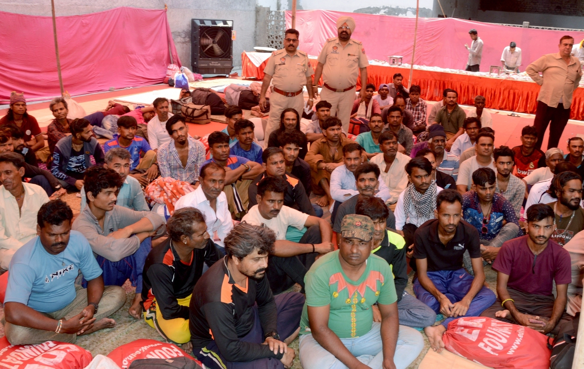  200 Indian Fishermen Return To Vadodara From Pakistan-TeluguStop.com