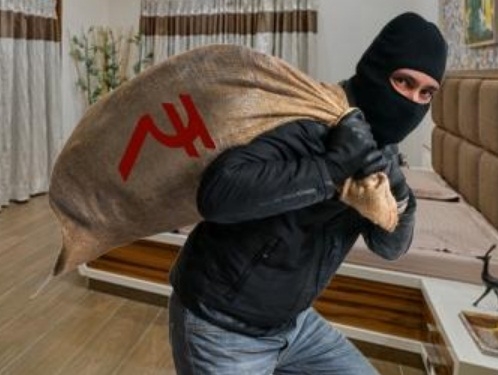  3 Armed Robbers Target Money Exchange Shop; 1 Overpowered-TeluguStop.com