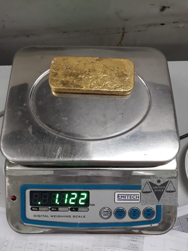  3 Arrested For Smuggling Gold At Igi Airport-TeluguStop.com