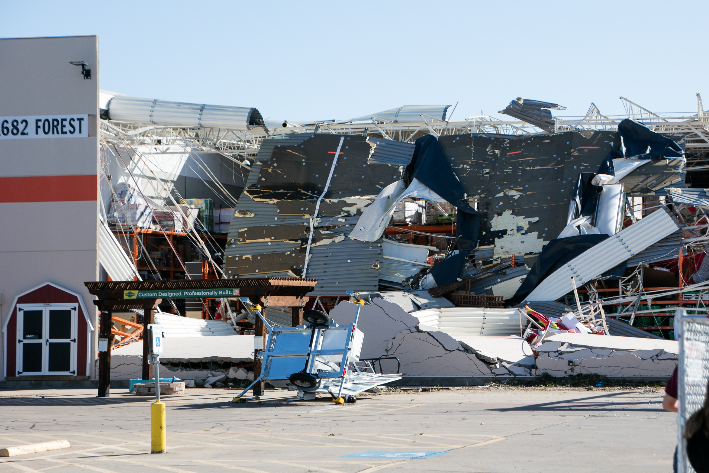  3 Dead, Over 75 Injured As Tornado Rips Through Texas Town-TeluguStop.com