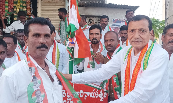  40 People Who Joined The Brs-congress Party Who Are Deceiving The Dalits-TeluguStop.com