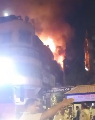  60 Rescued, One Injured In Mumbai Building Blaze-TeluguStop.com