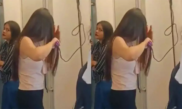  A Woman Using Hair Straightener In Delhi Metro Rail Details, Viral Latest, News-TeluguStop.com