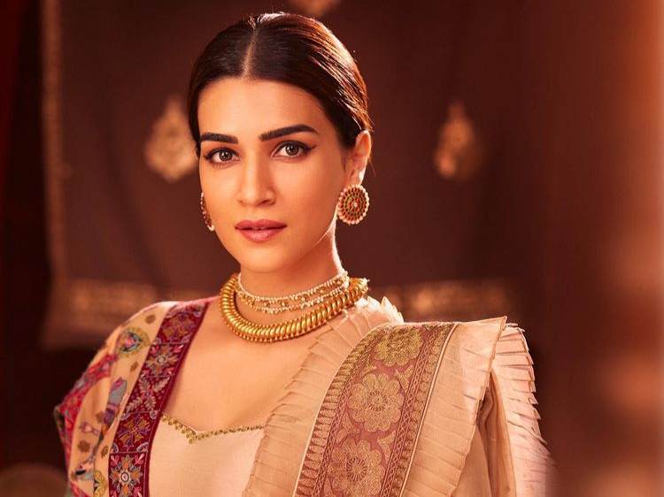  Adipurush: Kriti Sanon’s Mesmerizing Shawl Unveils Reimagined RamayanaR-TeluguStop.com