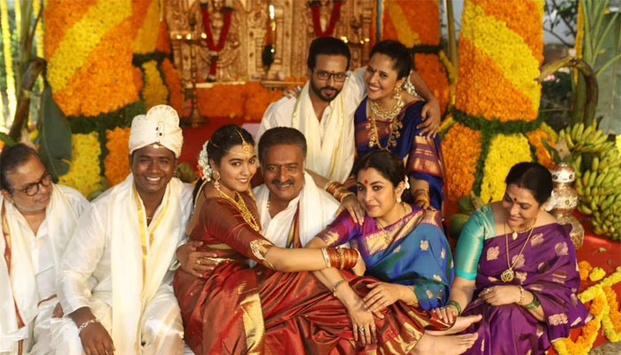Telugu Anasuya, Anasuyalatest, Jabardasth Show, Rangamarthanda-Movie