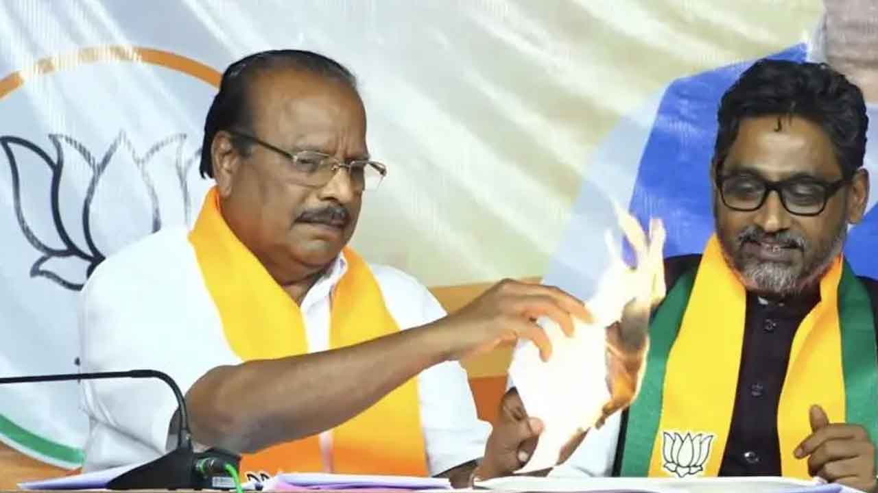 Telangana : Bjp Sets Brs 2018 Manifesto On Fire-TeluguStop.com