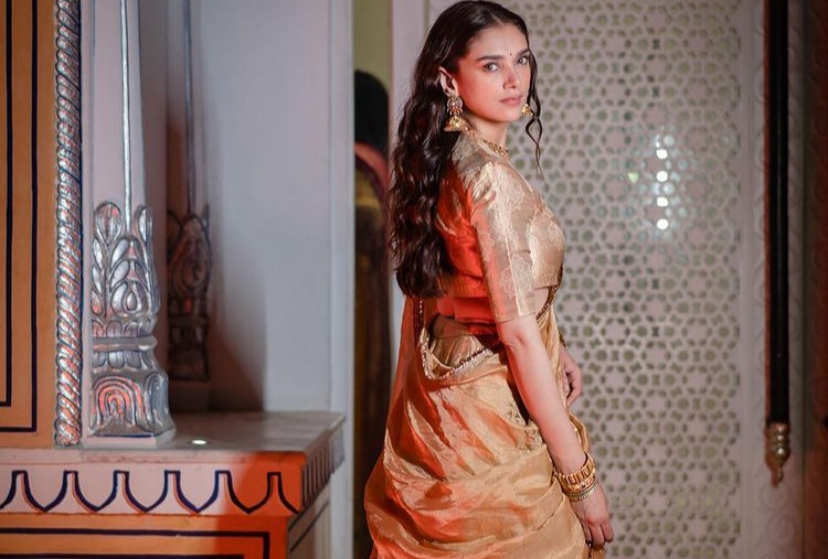  Aditi Rao Hydari: Unveiling The Timeless Beauty Of Ethnic Enchantment-TeluguStop.com