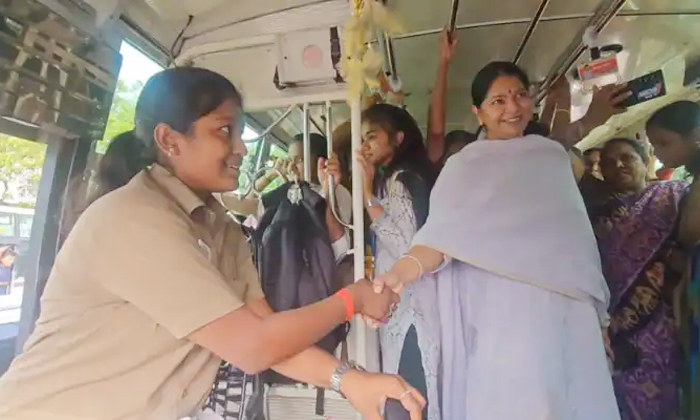  Coimbatore First Woman Bus Driver Quits Shortly After Mp Kanimozhi Travels On He-TeluguStop.com