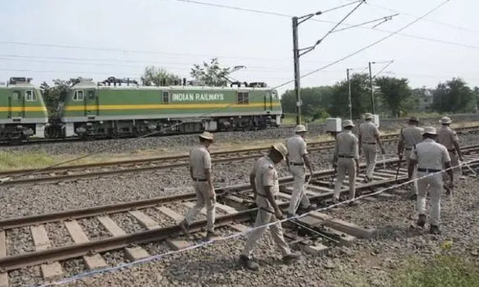  Another Fatal Train Accident In Odisha Kills Six Odisha Train Accident, Coromand-TeluguStop.com