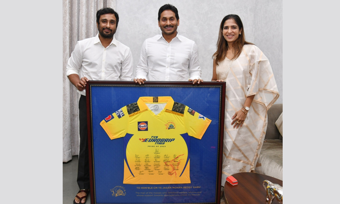 Cricketer Ambati Rayudu Met Cm Jagan Details, Cricketer Ambati Rayudu, Ap Cm Jag-TeluguStop.com
