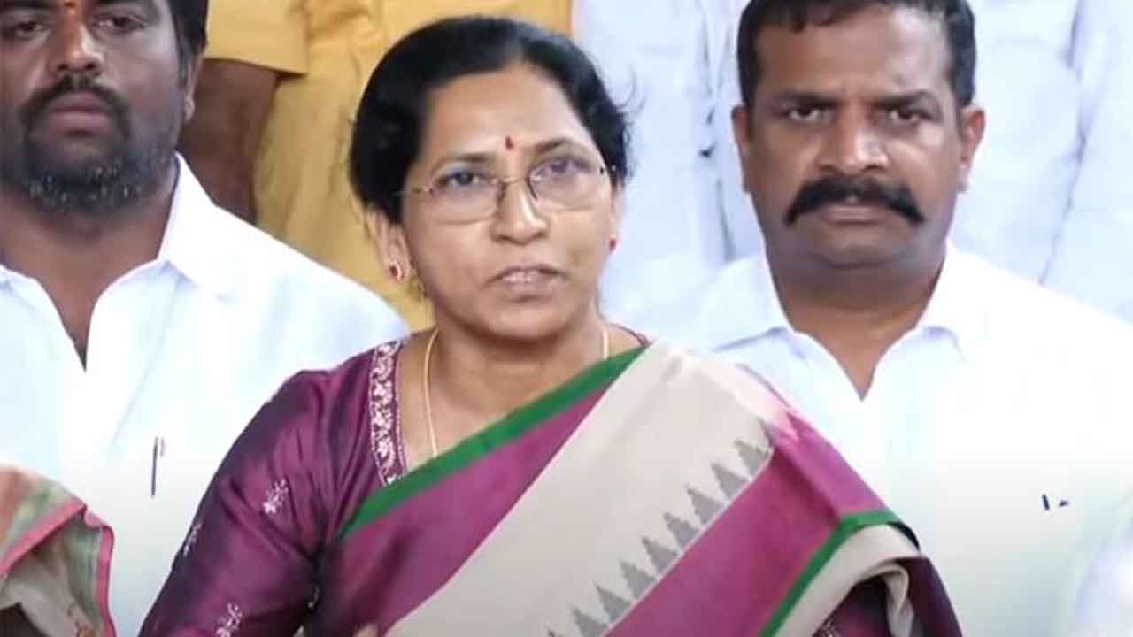  Kaushik Reddy Tried To Kill My Husband : Eatala Jamuna-TeluguStop.com