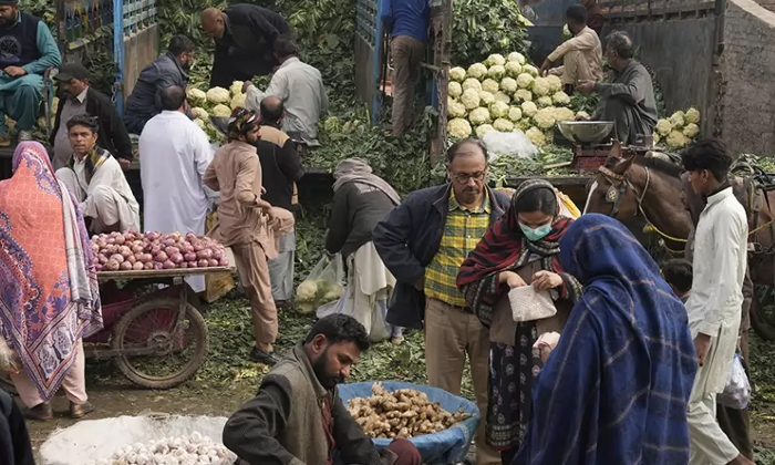  Growing Economic Crisis In Pakistan People Are Worried, Growing Economic Crisis,-TeluguStop.com