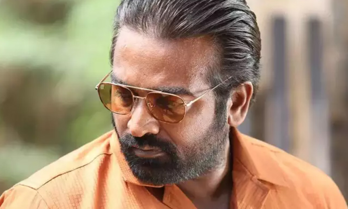  Vijay Sethupathi Is Following Only Seven People On Instagram-TeluguStop.com